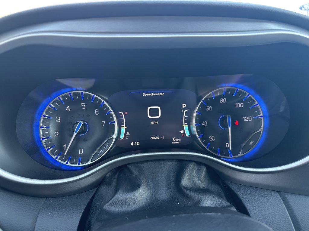 Used 2023 Chrysler Pacifica Touring-L FWD image 21