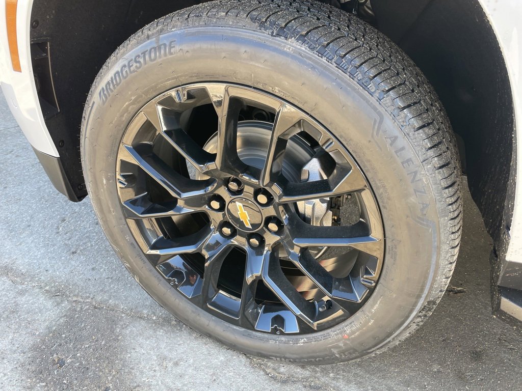 New 2026 Chevrolet Suburban Premier image 3