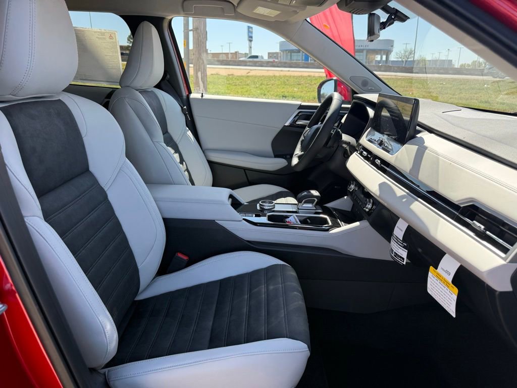 New 2026 Mitsubishi Outlander SE image 17
