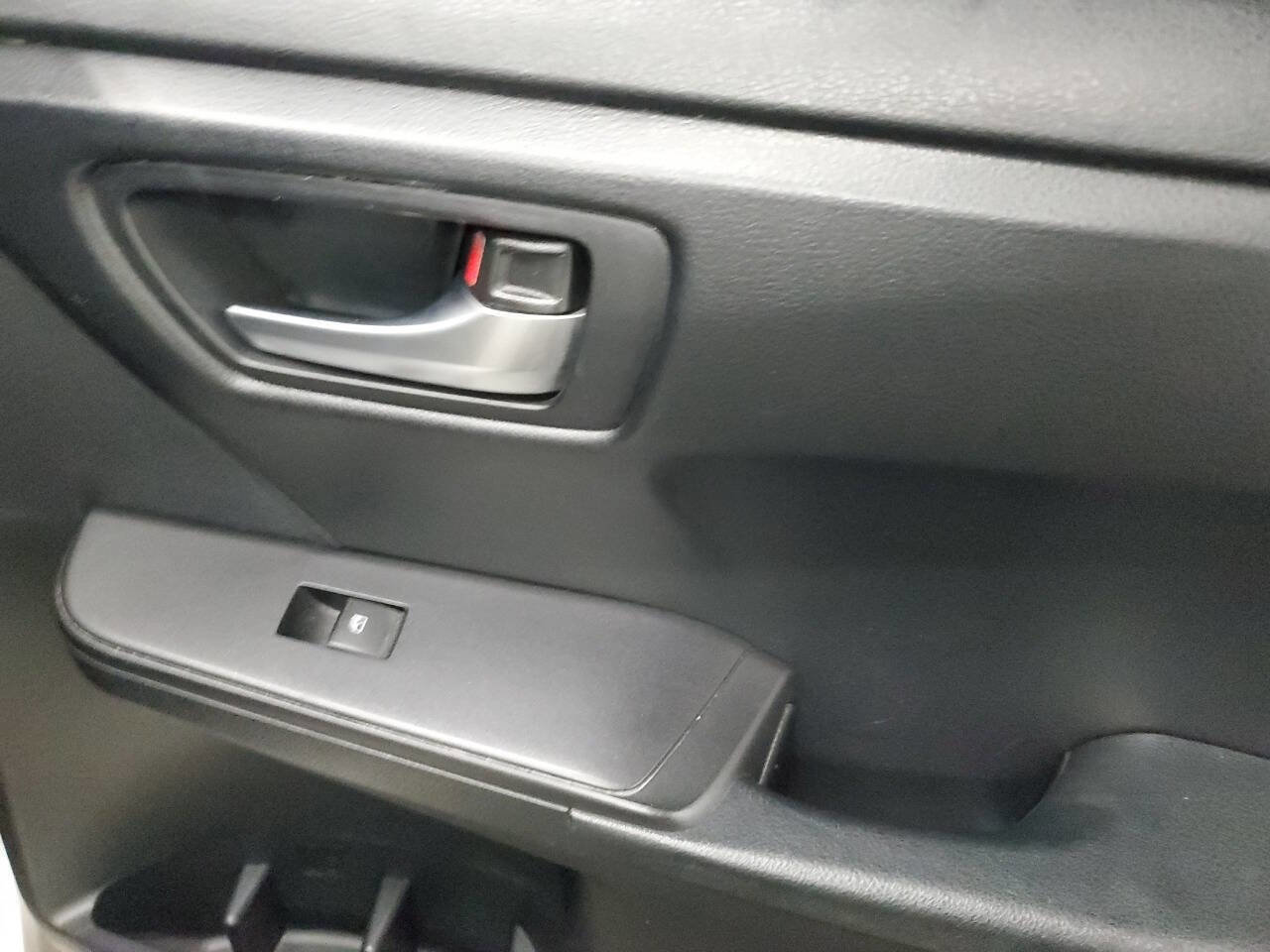 Used 2015 Toyota Camry SE FWD image 18