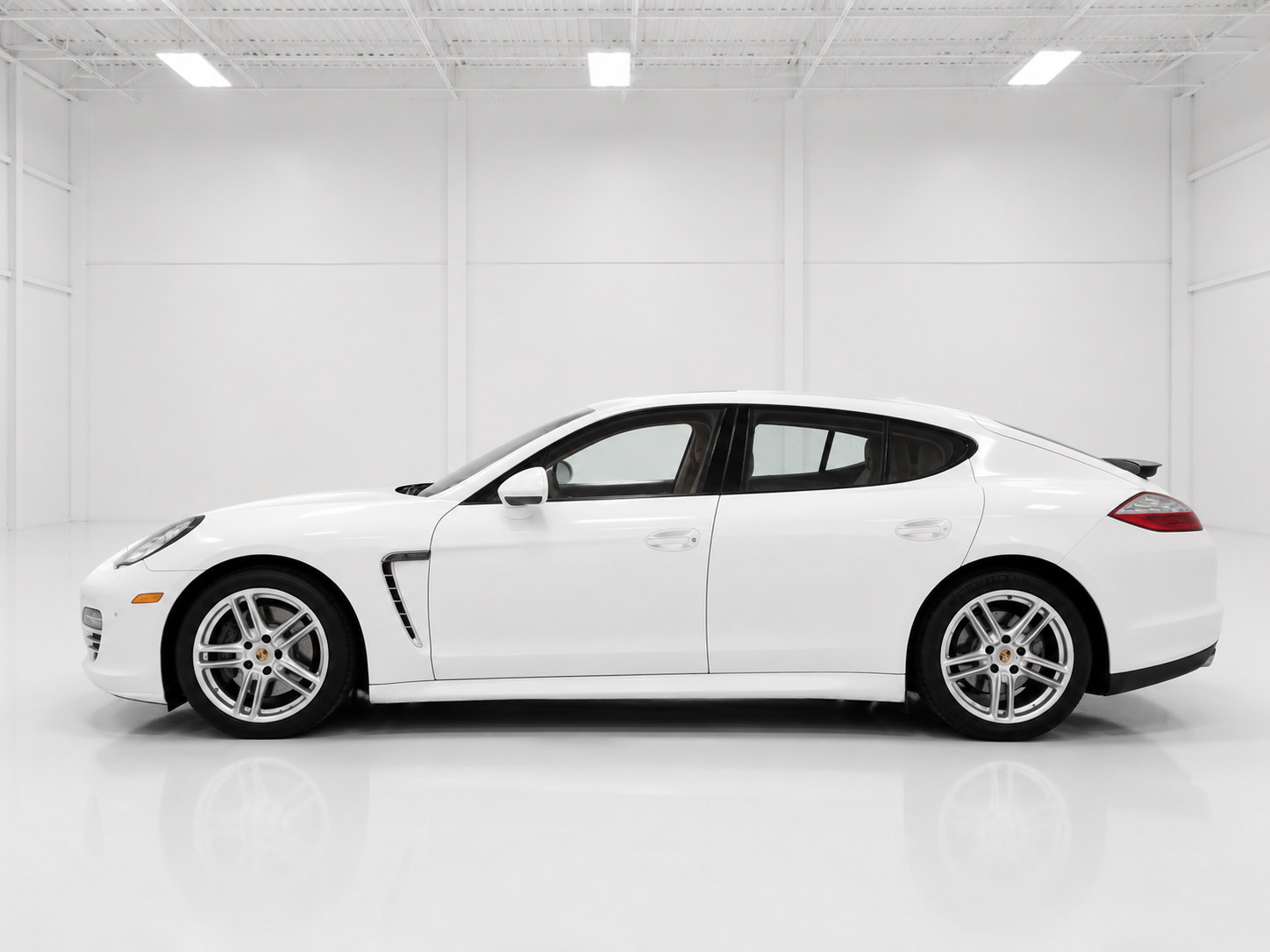Used 2013 Porsche Panamera image 9