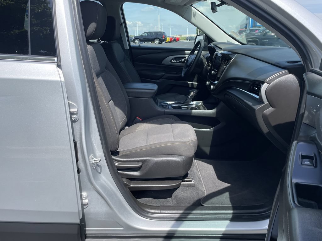 Used 2021 Chevrolet Traverse LS AWD/4WD image 24