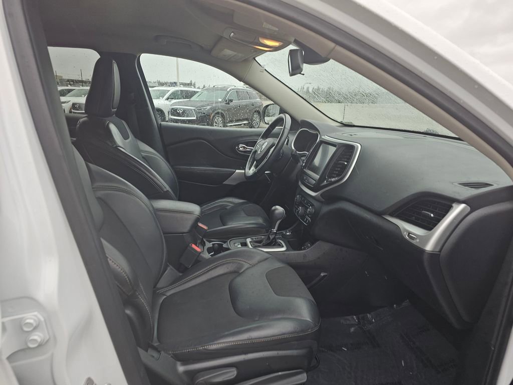 Used 2018 Jeep Cherokee Latitude Plus w/ Cold Weather Group image 12