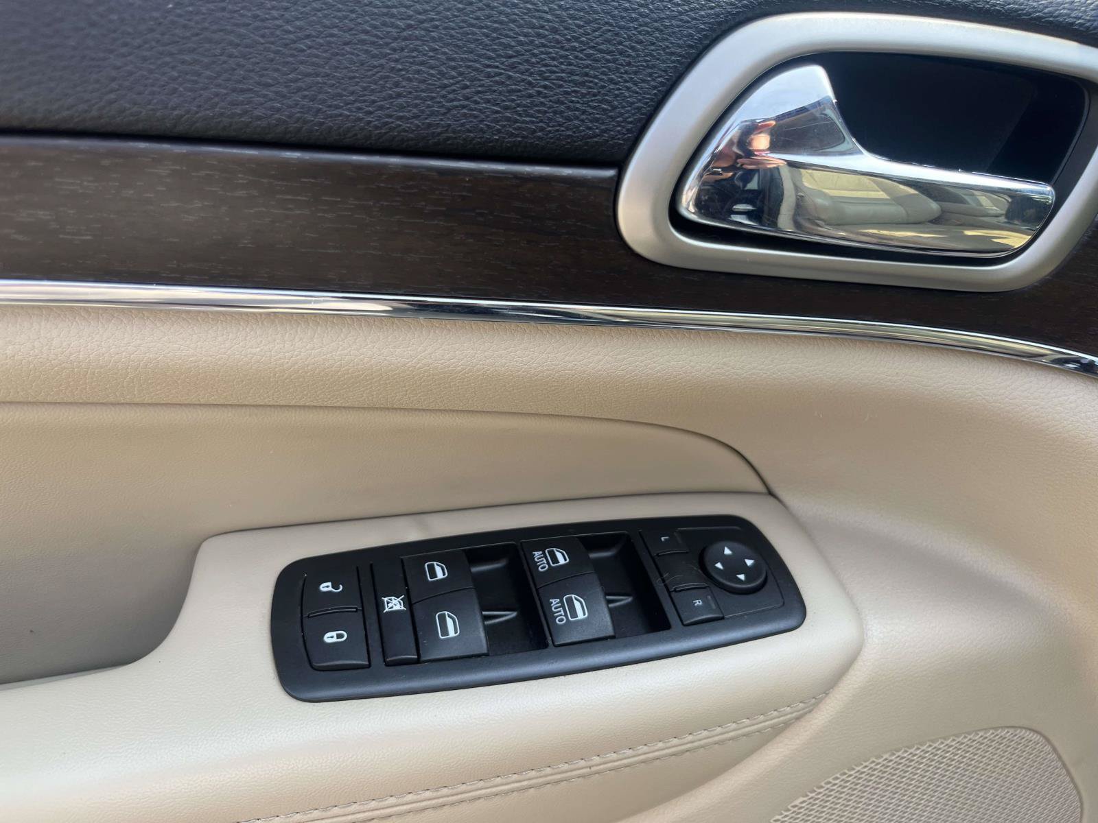 Used 2017 Jeep Grand Cherokee Limited AWD/4WD image 14