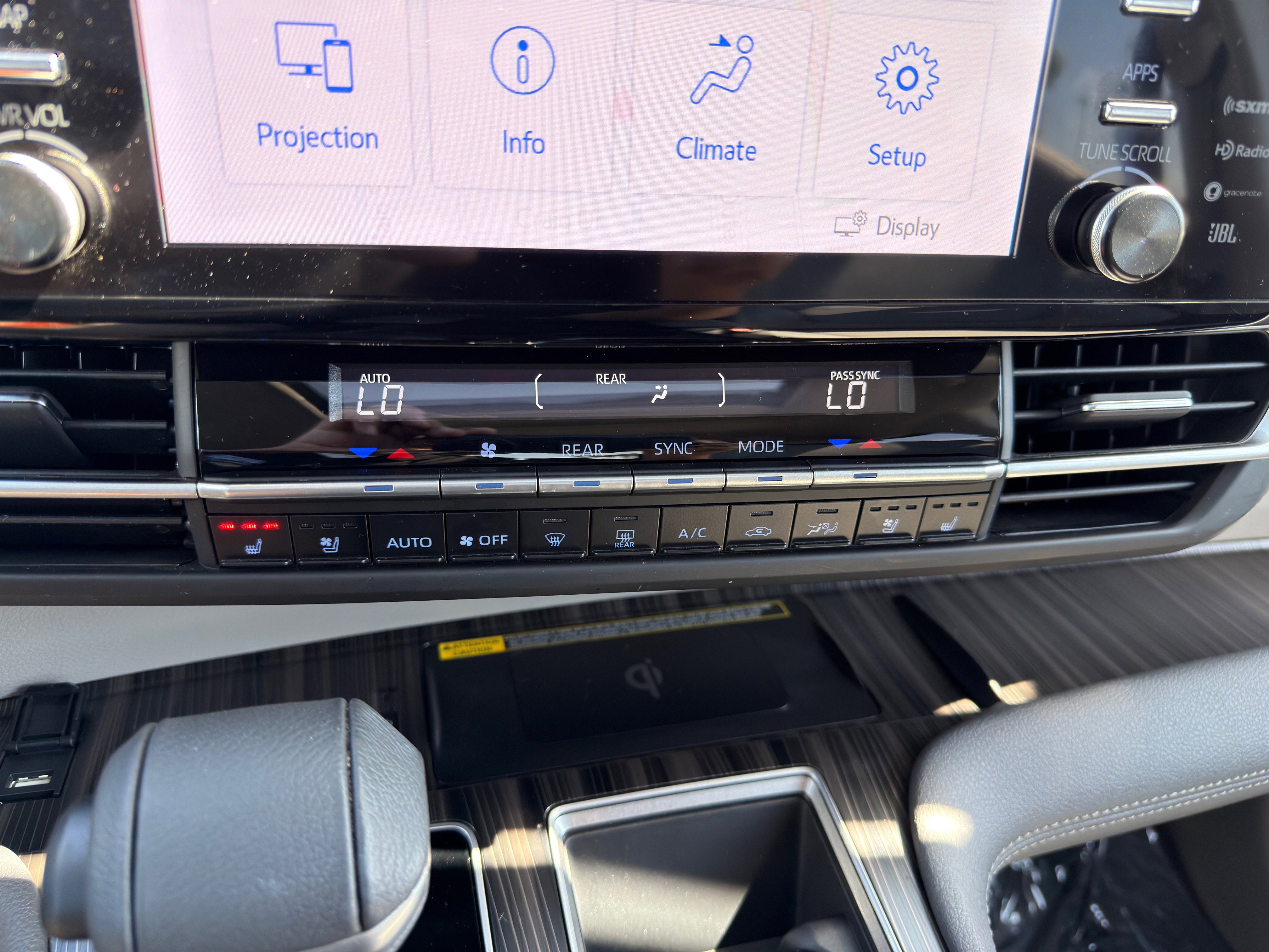 Used 2023 Toyota Sienna Limited image 33