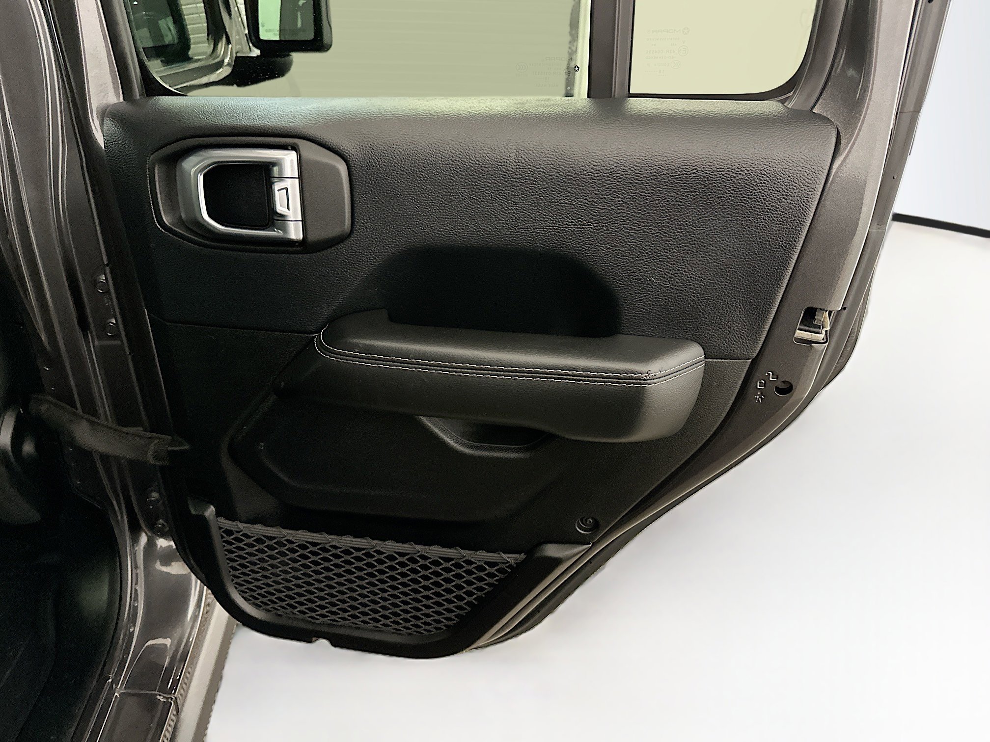 Used 2018 Jeep Wrangler Unlimited Sahara image 31