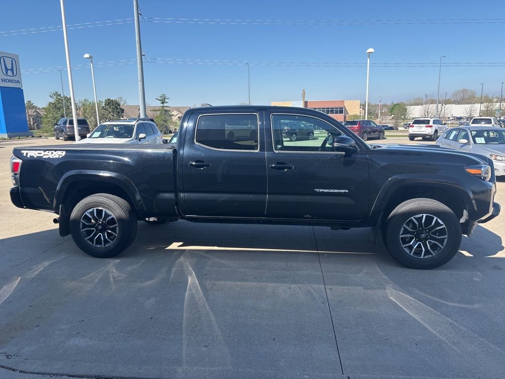 Used 2022 Toyota Tacoma TRD Sport w/ TRD Premium Sport Package image 4