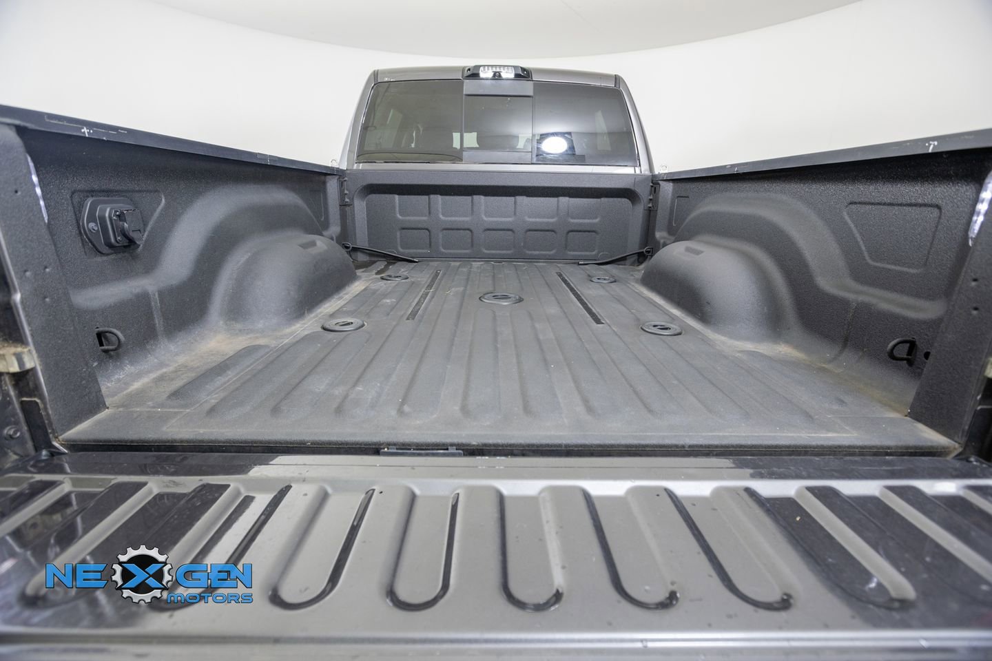 Used 2016 RAM 2500 Laramie w/ Sport Appearance Group AWD/4WD image 32