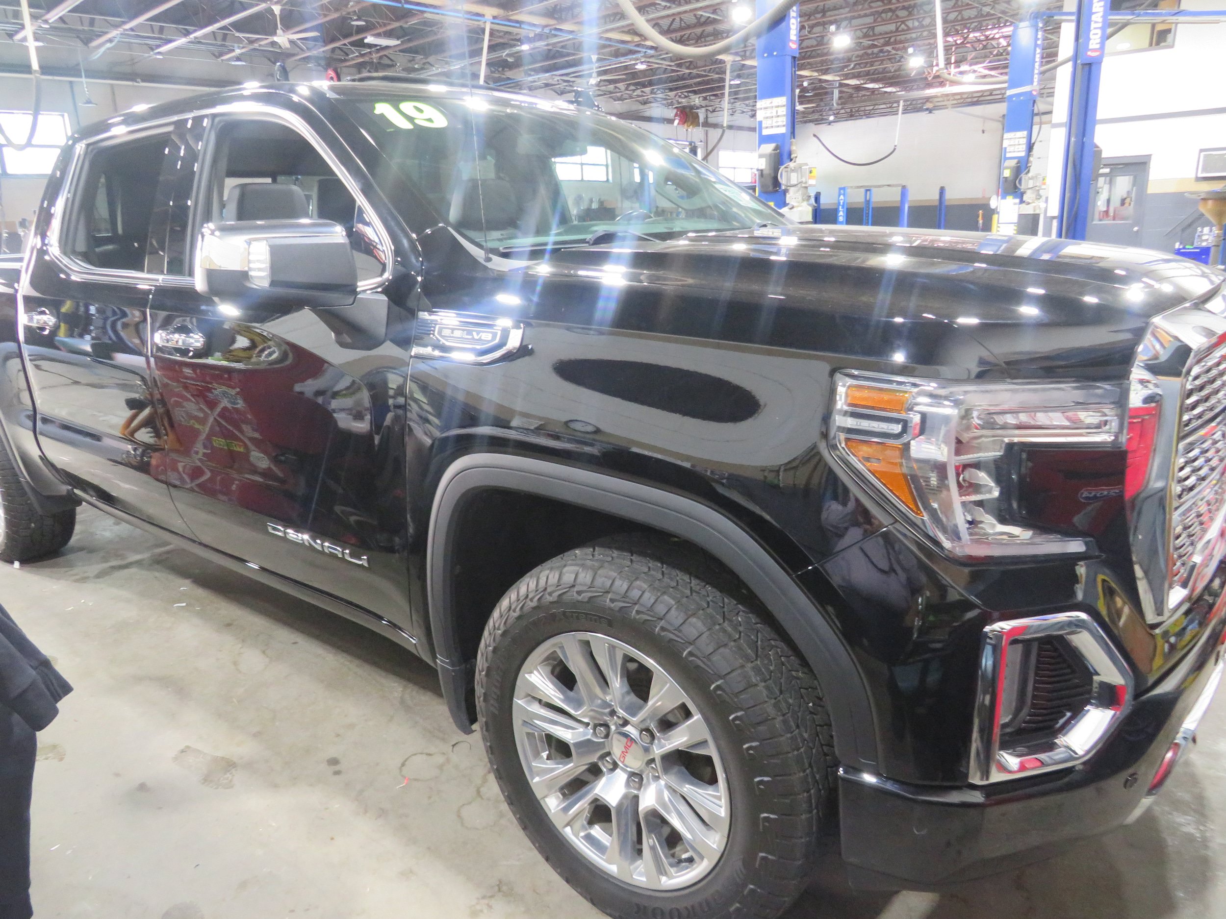 Used 2019 GMC Sierra 1500 Denali AWD/4WD image 1
