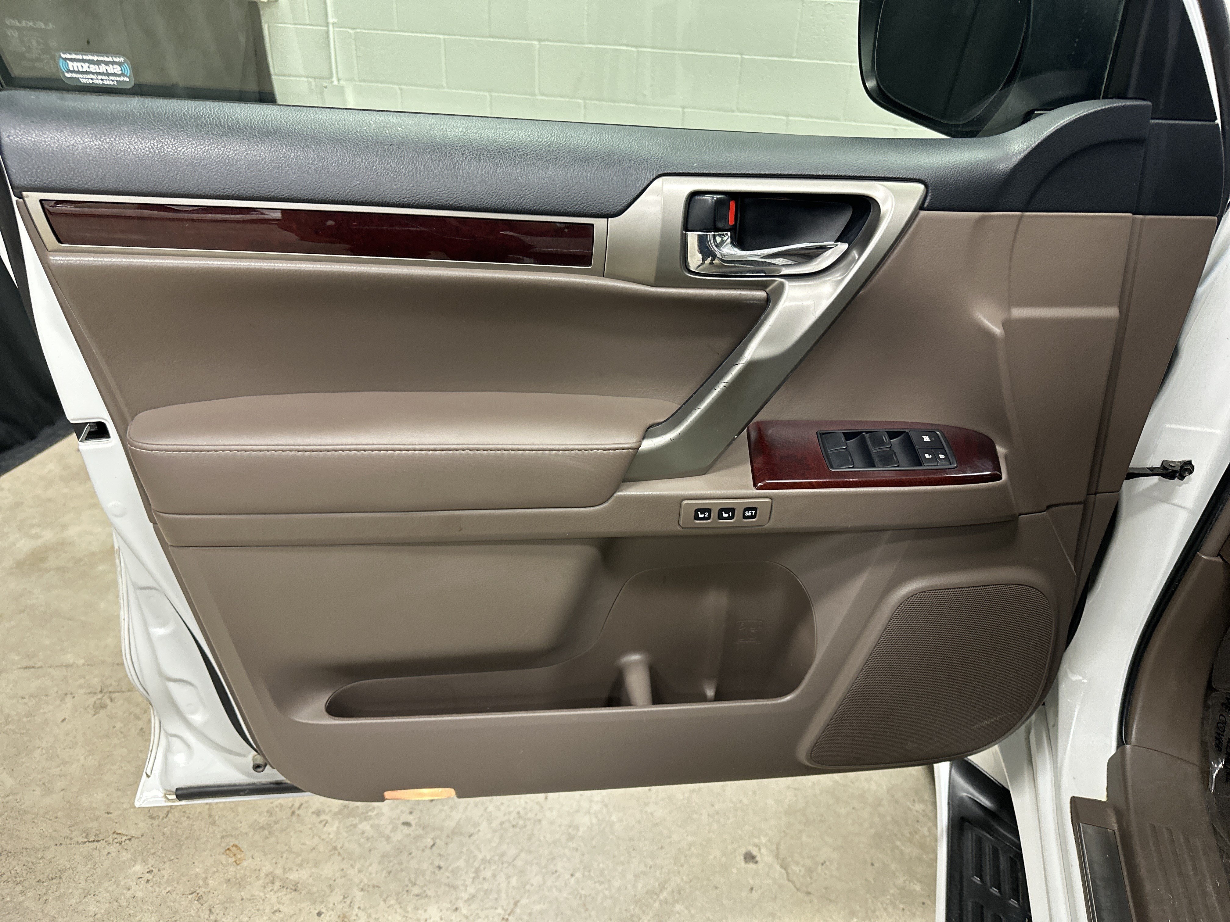 Used 2016 Lexus GX 460 w/ Premium Package AWD/4WD image 14