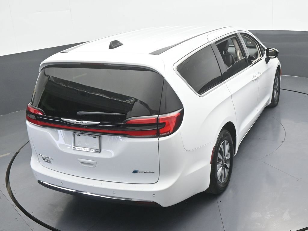 Used 2024 Chrysler Pacifica Select image 46