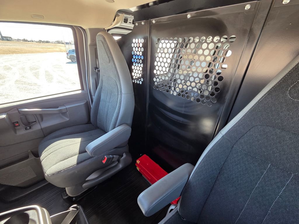 Used 2024 GMC Savana 2500 w/ Driver Convenience Package image 18