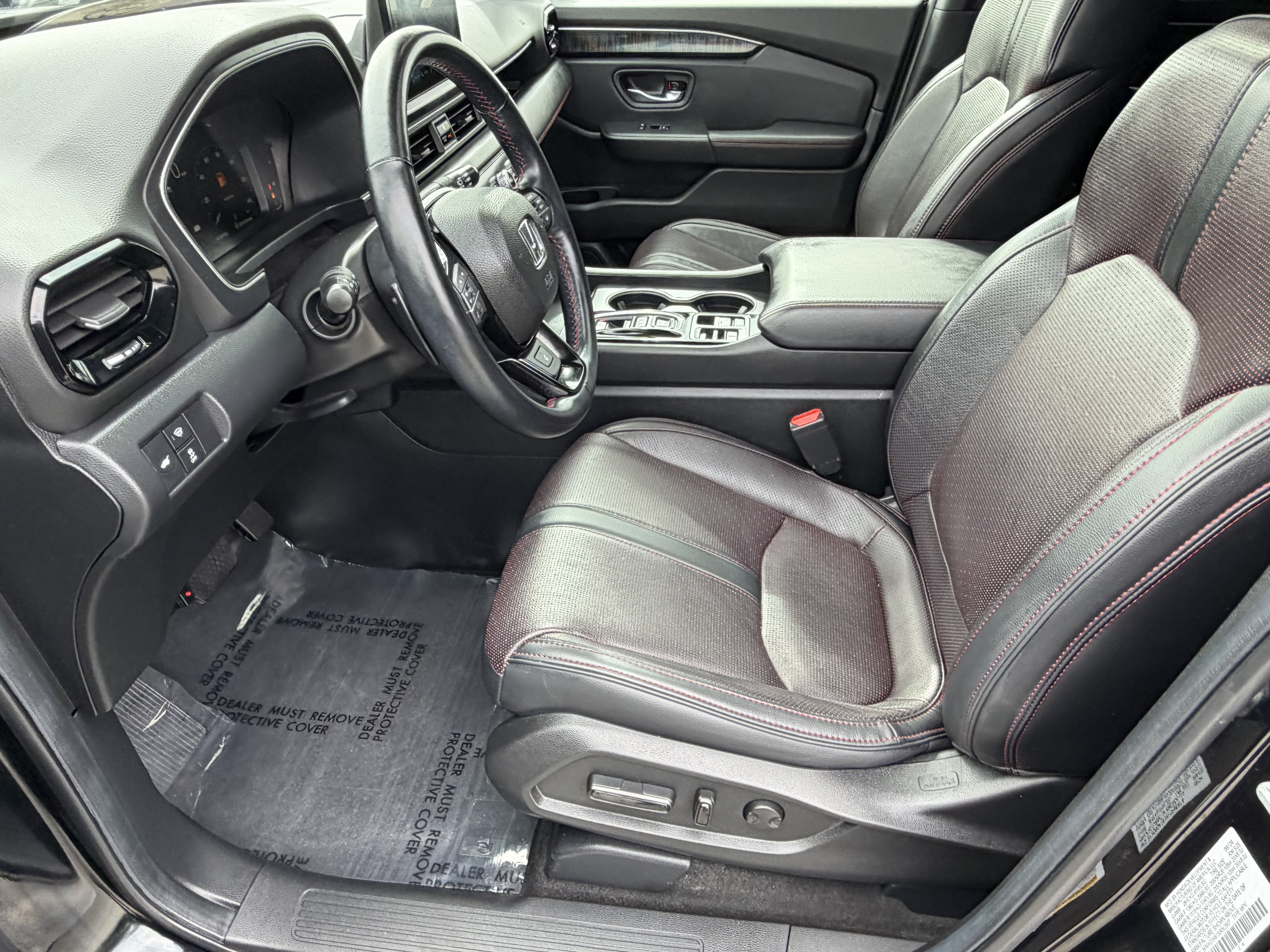 Used 2025 Honda Pilot Black Edition image 29