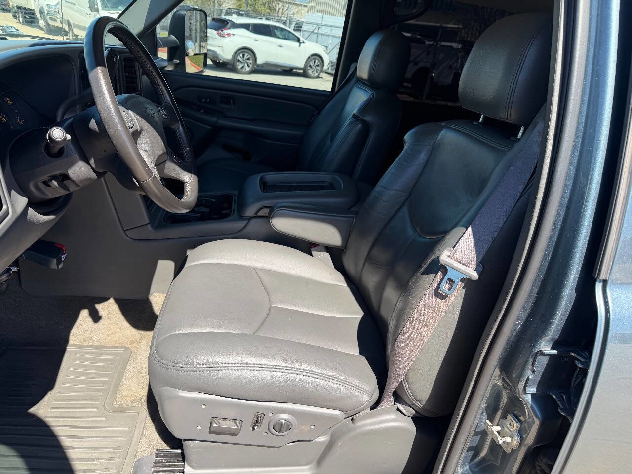 Used 2007 Chevrolet Silverado 2500 LT w/ Heavy-Duty Power Package image 58