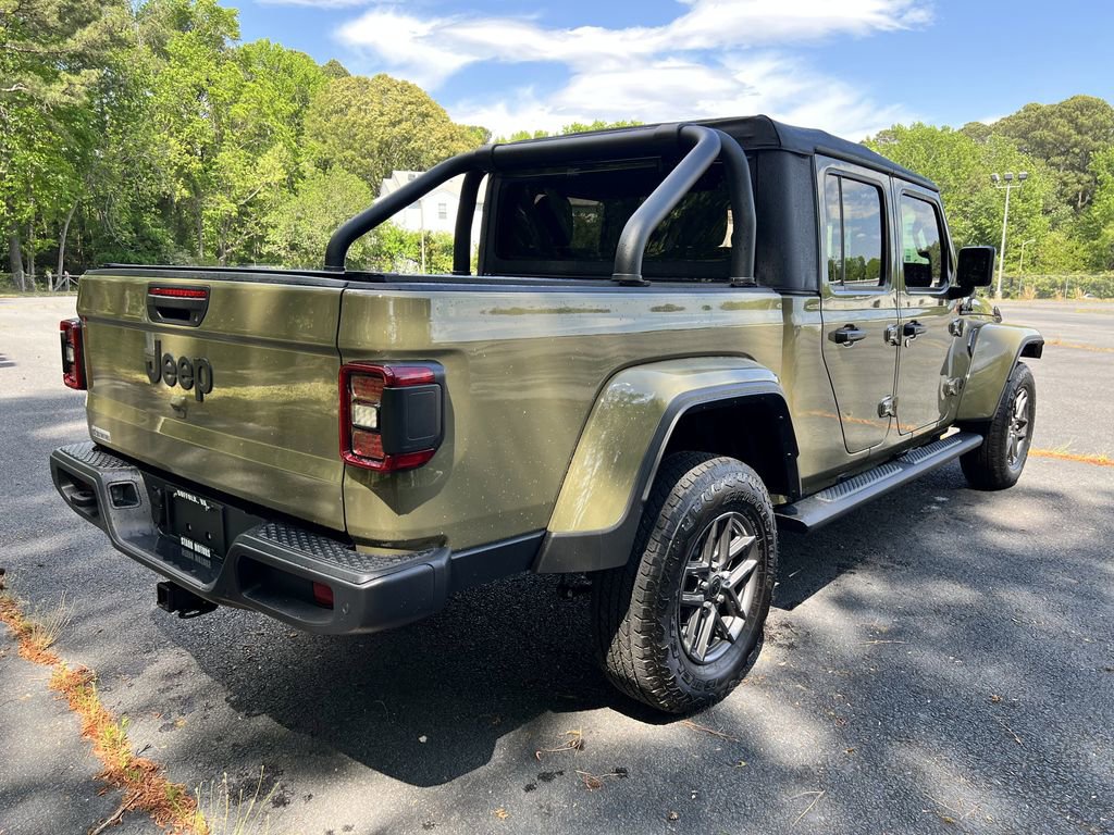 Certified 2025 Jeep Gladiator Sport AWD/4WD image 3
