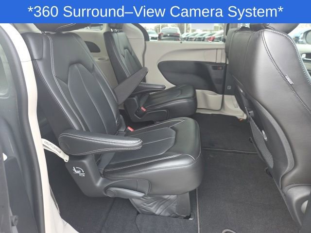 Used 2023 Chrysler Pacifica Touring-L image 52