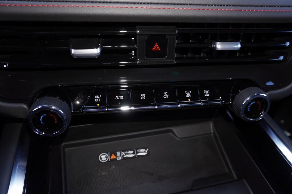 Used 2025 Chevrolet Suburban RST image 21