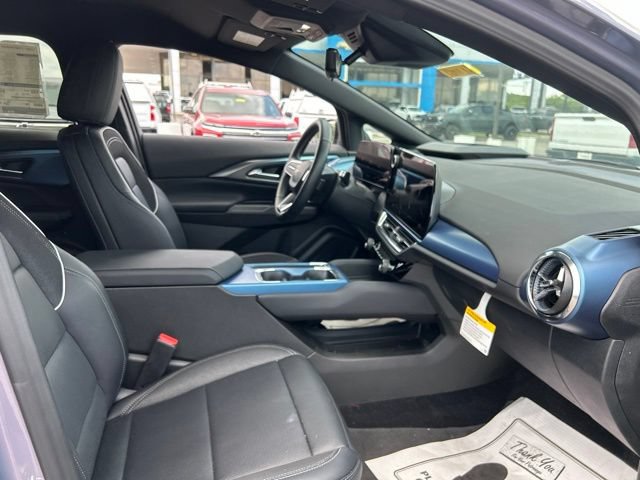 New 2026 Chevrolet Equinox EV LT w/ Convenience Package II AWD/4WD image 32