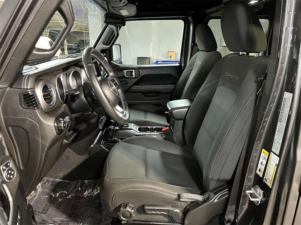 Used 2018 Jeep Wrangler Unlimited Sahara image 4