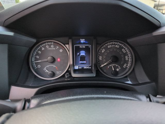 Used 2018 Toyota Tacoma TRD Sport w/ Technology Package AWD/4WD image 15