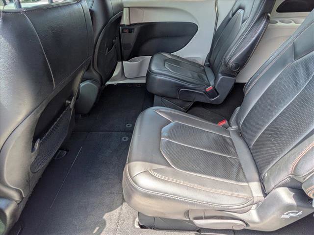 Used 2020 Chrysler Pacifica Touring-L FWD image 17