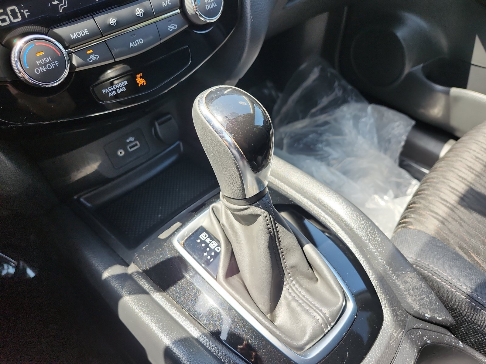 Used 2018 Nissan Rogue SV w/ Premium Package FWD image 22