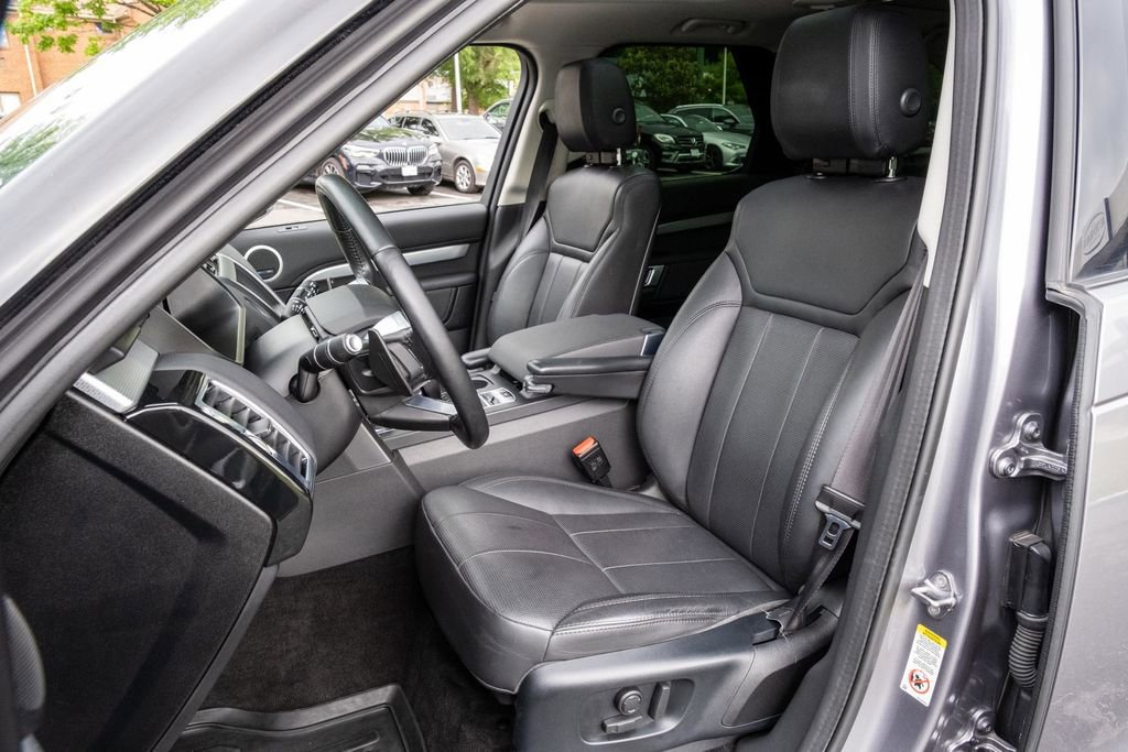 Used 2020 Land Rover Discovery Landmark AWD/4WD image 16