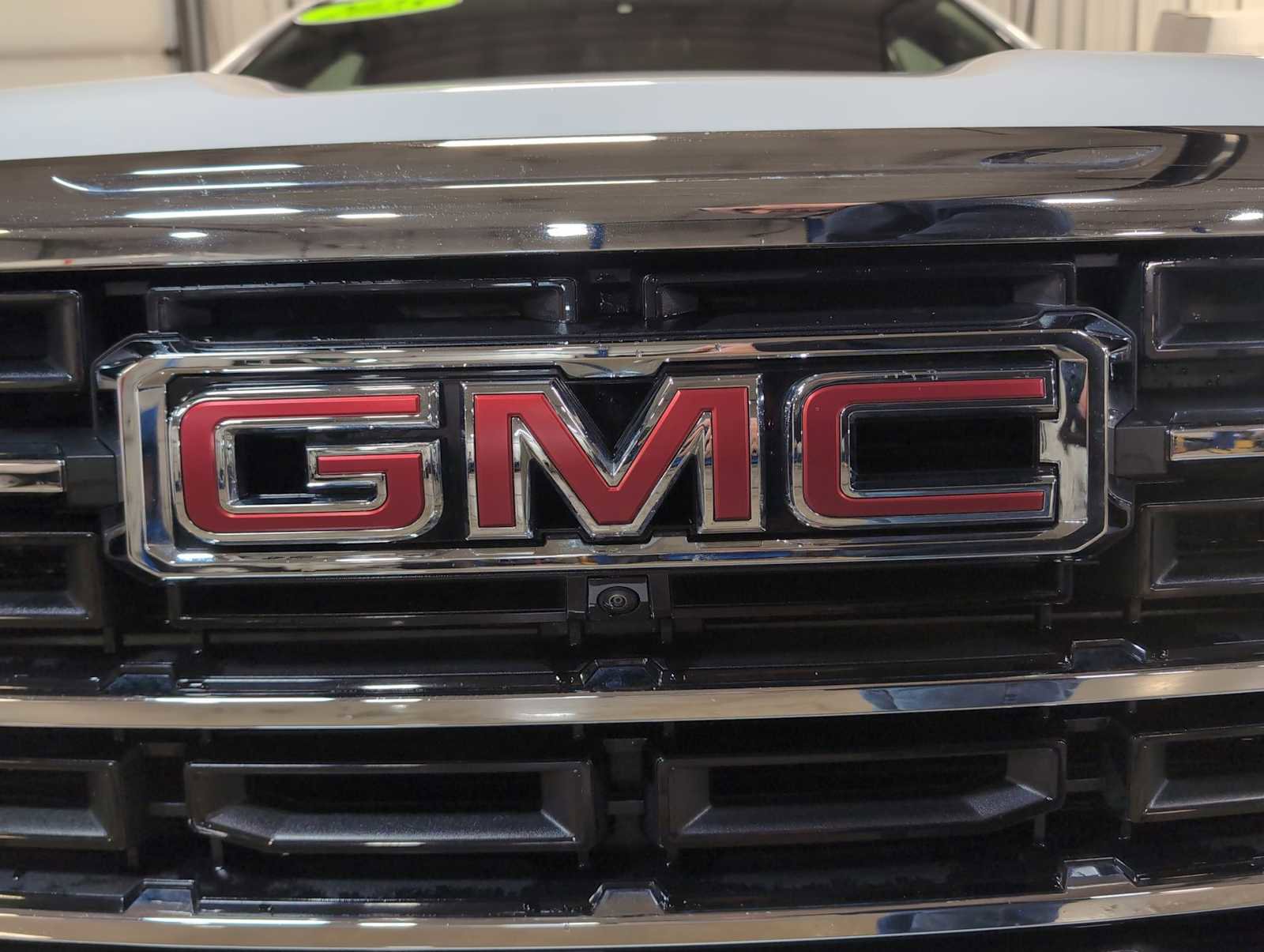 Used 2025 GMC Acadia Elevation image 32