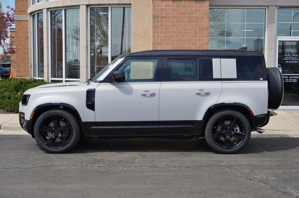 New 2026 Land Rover Defender 110 X-Dynamic SE AWD/4WD image 2