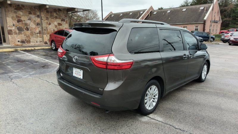 Used 2015 Toyota Sienna XLE image 5