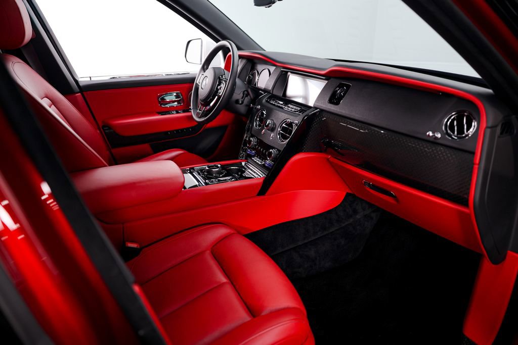 Used 2022 Rolls-Royce Cullinan Black Badge w/ Dark Exterior Package image 21