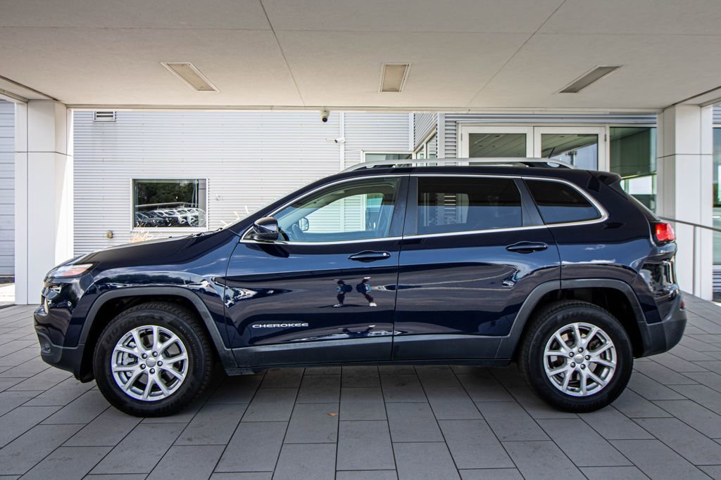 Used 2015 Jeep Cherokee Latitude w/ Cold Weather Group AWD/4WD image 10