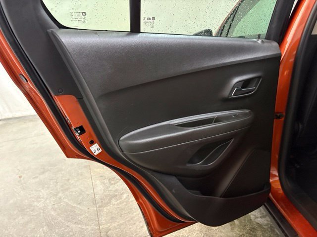 Used 2016 Chevrolet Trax LT w/ LT Sun and Sound Package AWD/4WD image 16