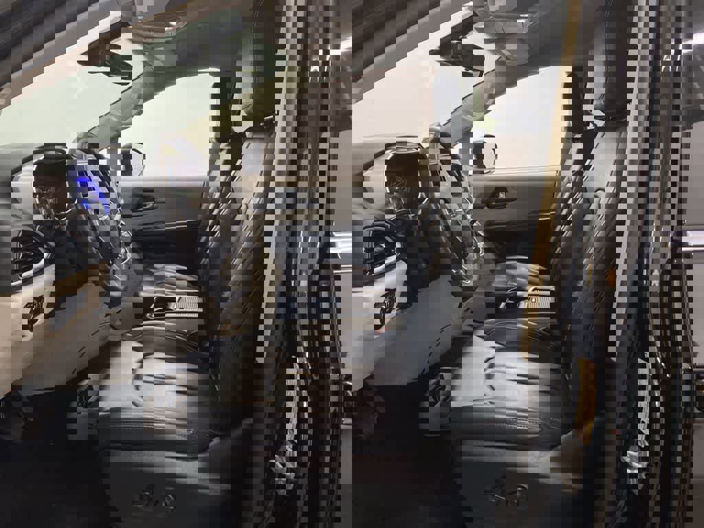 Used 2023 Chrysler Pacifica Touring-L image 13