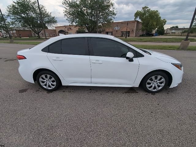 Used 2024 Toyota Corolla LE FWD image 2