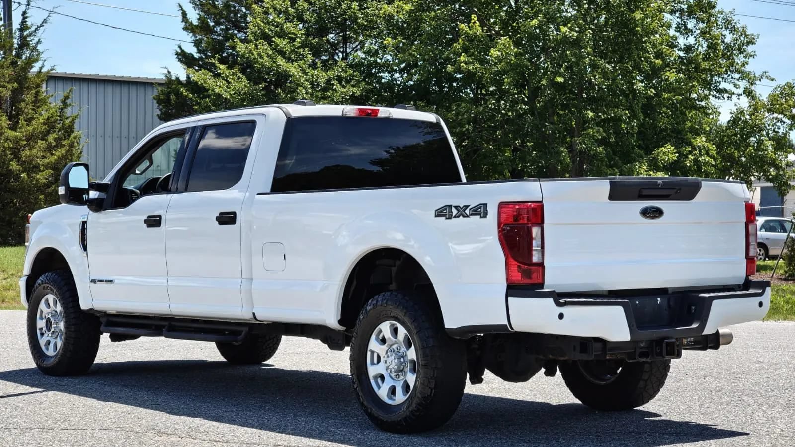 Used 2022 Ford F350 XLT w/ Black Appearance Package AWD/4WD image 3