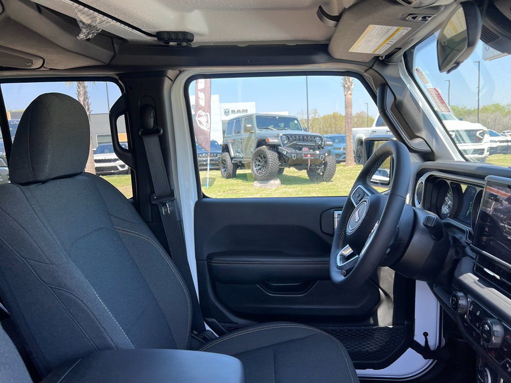 Used 2025 Jeep Wrangler Sahara w/ Safety Group image 13