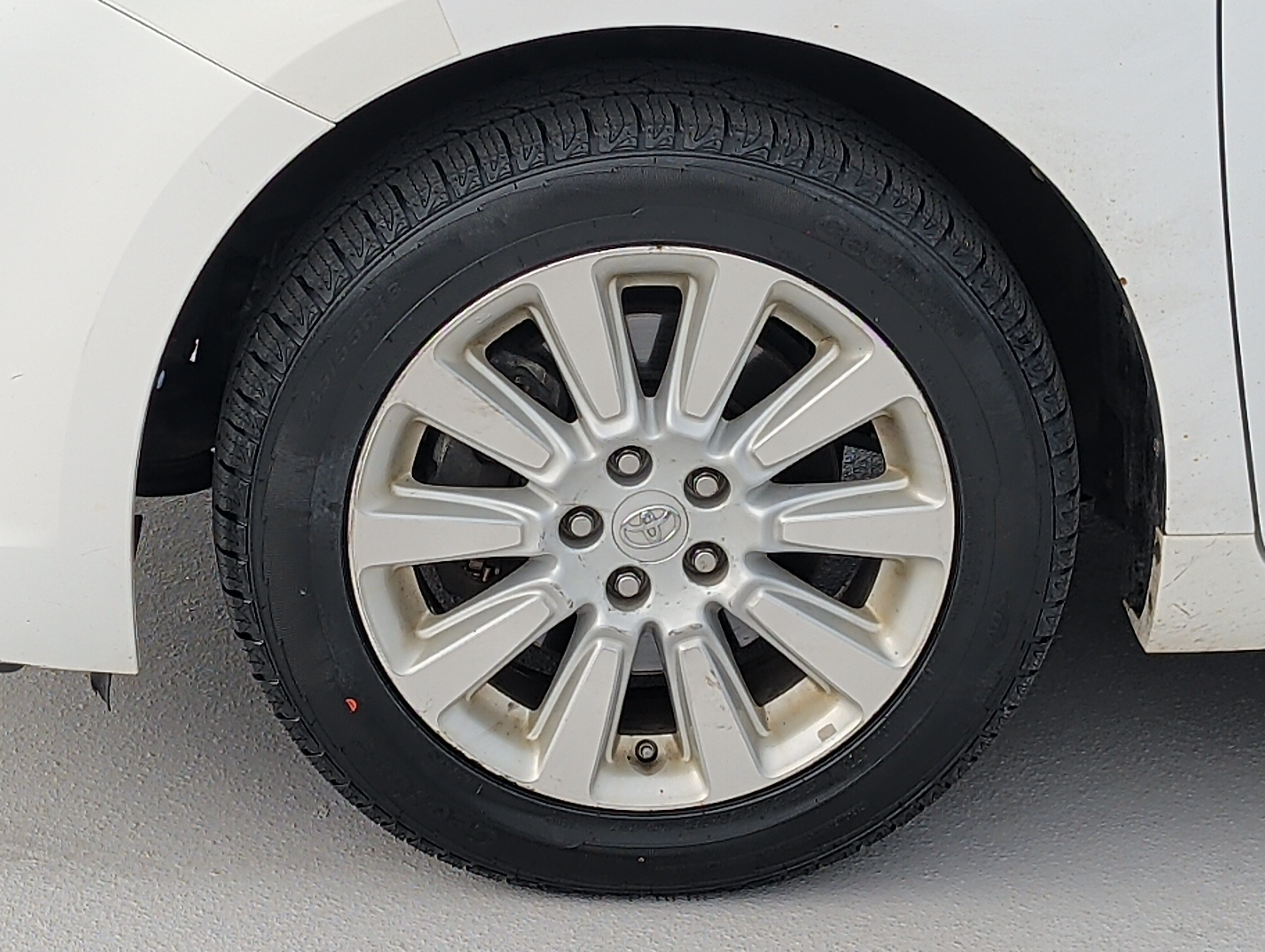 Used 2013 Toyota Sienna LE w/ Towing Pkg AWD/4WD image 15