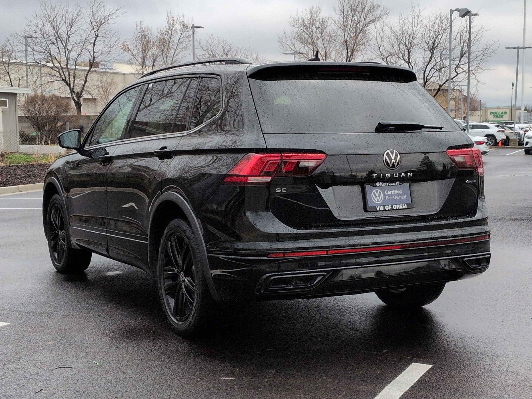 Certified 2022 Volkswagen Tiguan SE R-Line image 9