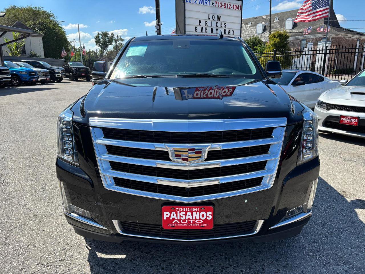 Used 2019 Cadillac Escalade Luxury RWD image 3