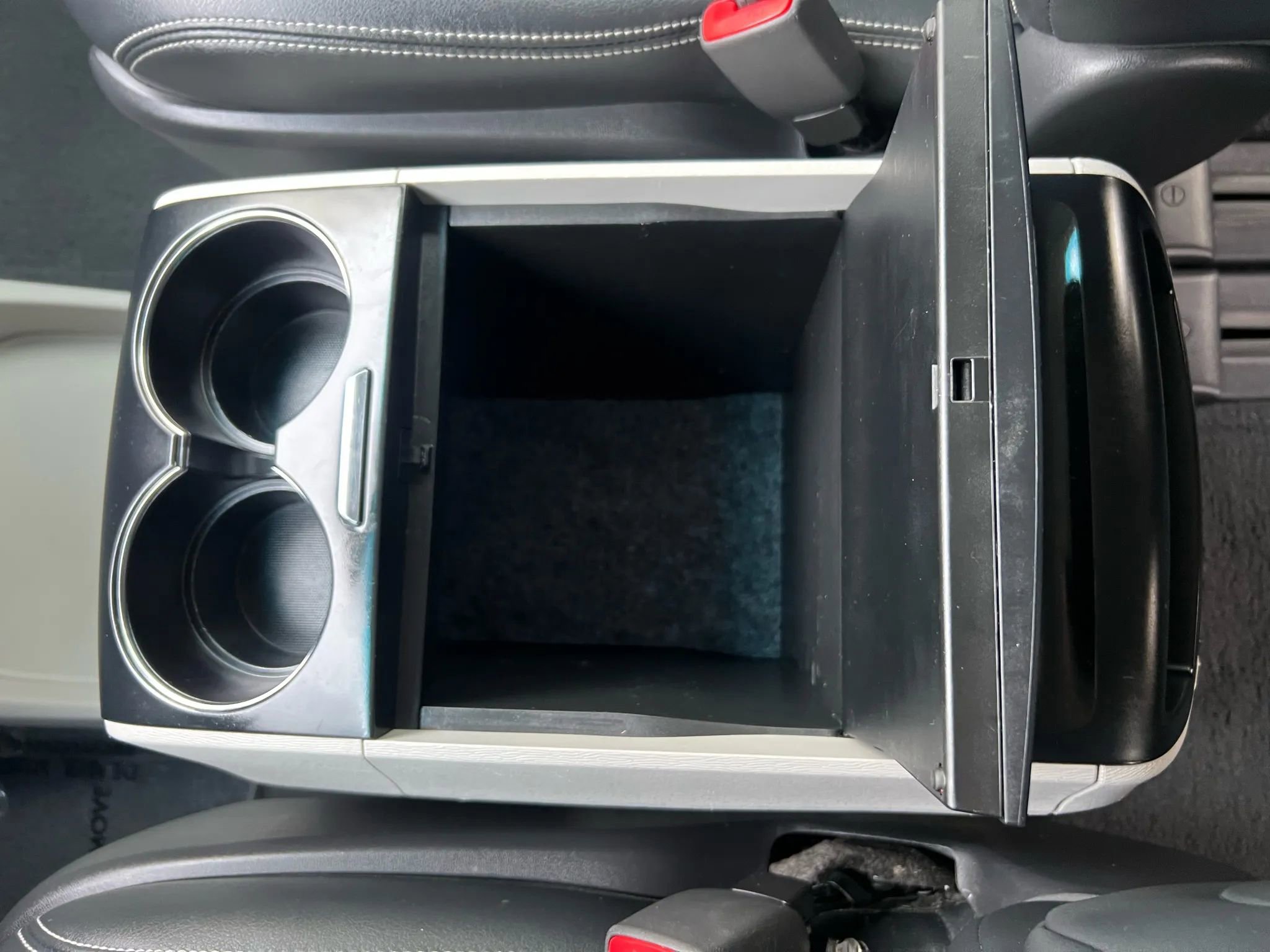 Used 2014 Toyota Sienna SE image 24