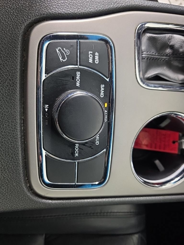 Used 2019 Jeep Grand Cherokee Limited image 25