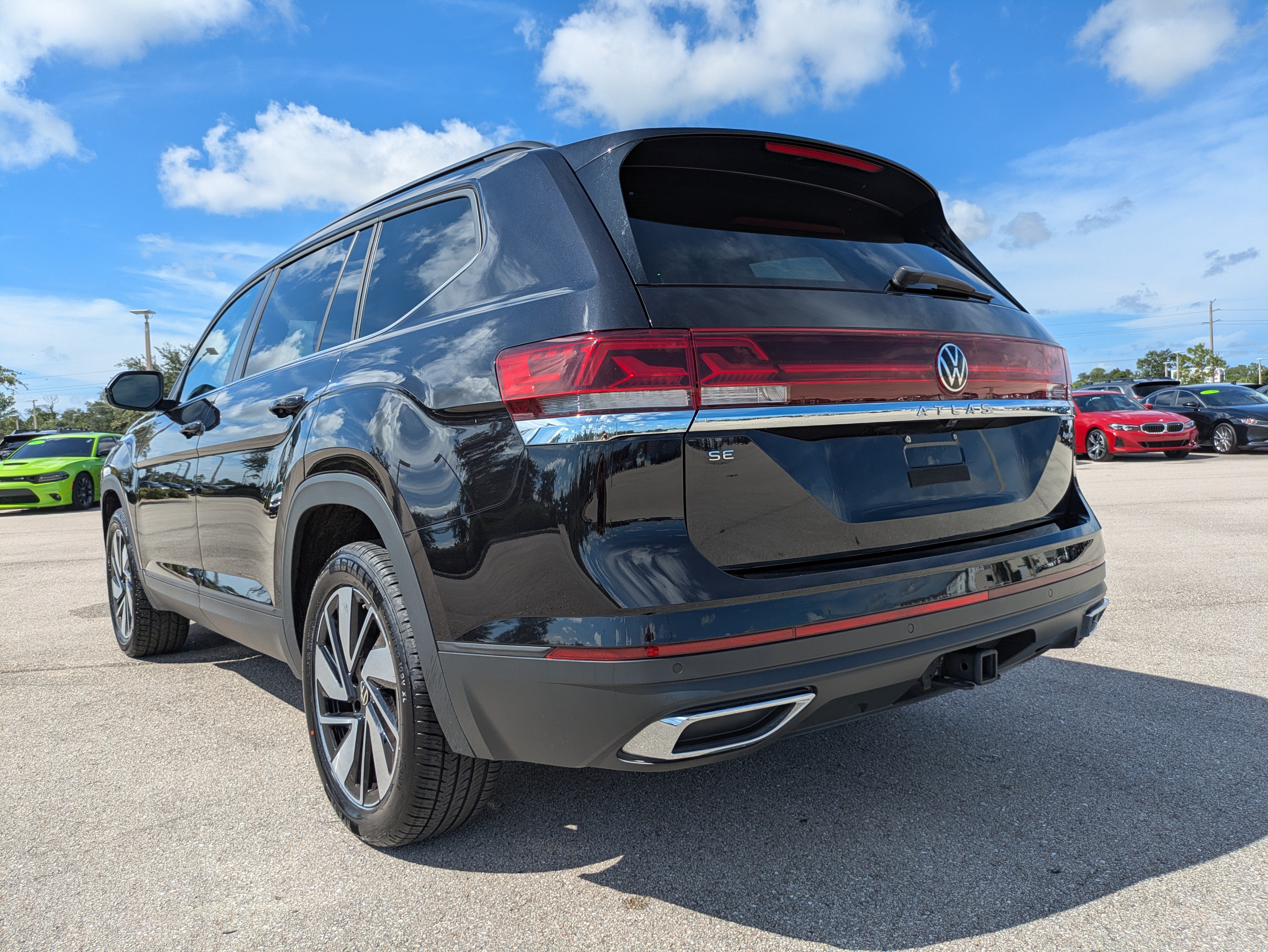 Used 2025 Volkswagen Atlas SE AWD/4WD image 6