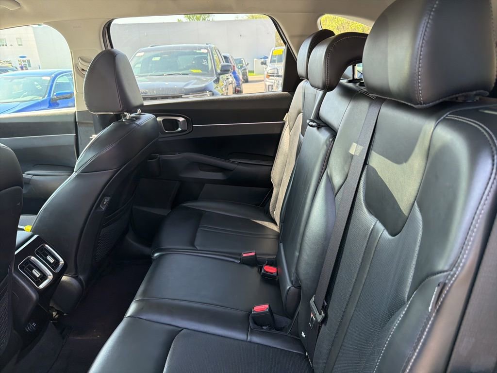 Used 2024 Kia Sorento S AWD/4WD image 16