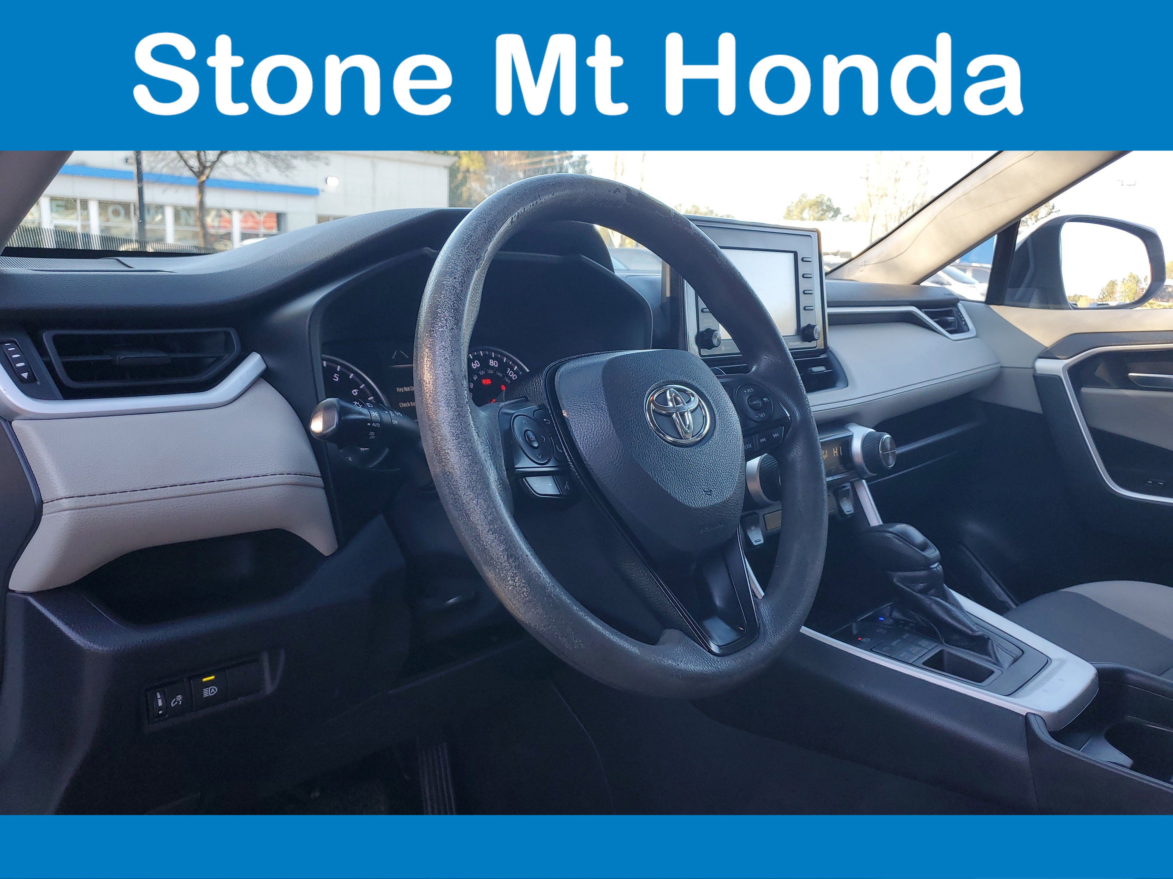 Used 2021 Toyota RAV4 XLE image 18