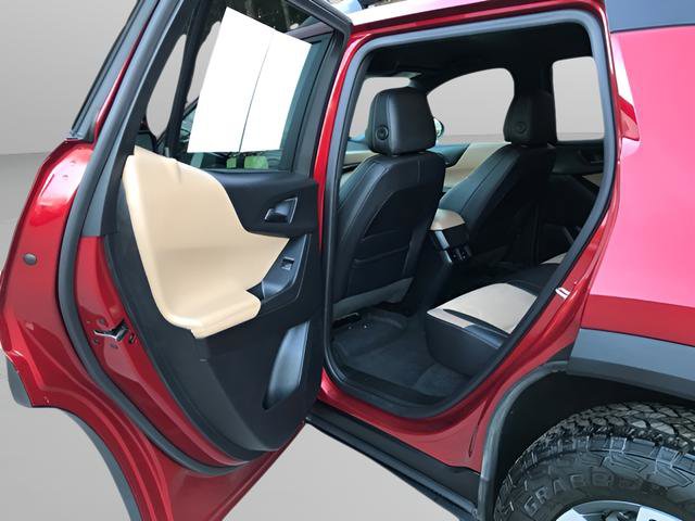 Used 2025 Chevrolet Equinox ACTIV image 11