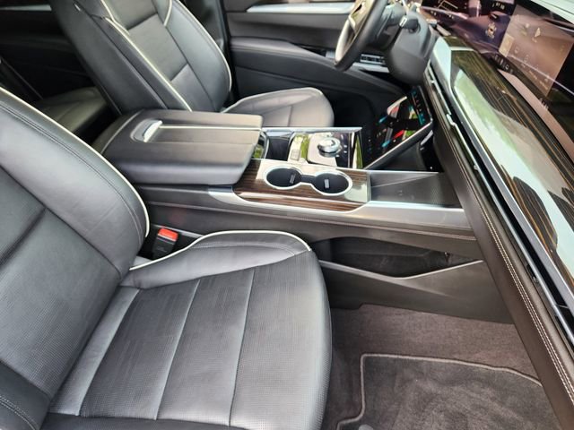 Used 2026 Cadillac Escalade Luxury RWD image 12