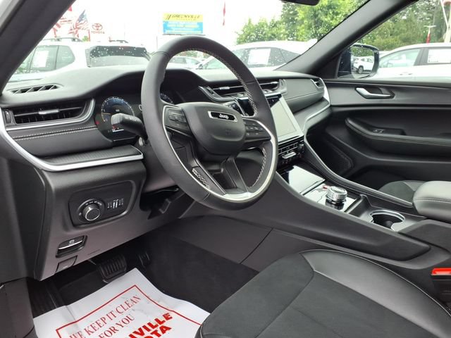 Used 2025 Jeep Grand Cherokee L Altitude AWD/4WD image 16