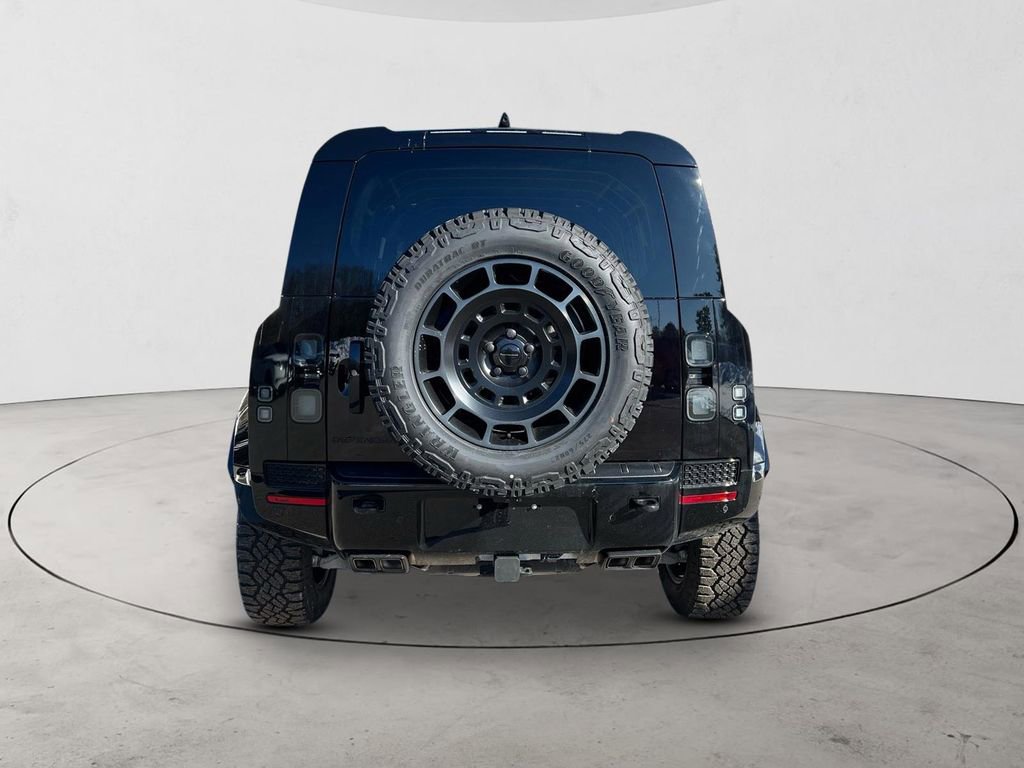 New 2026 Land Rover Defender 110 OCTA image 4