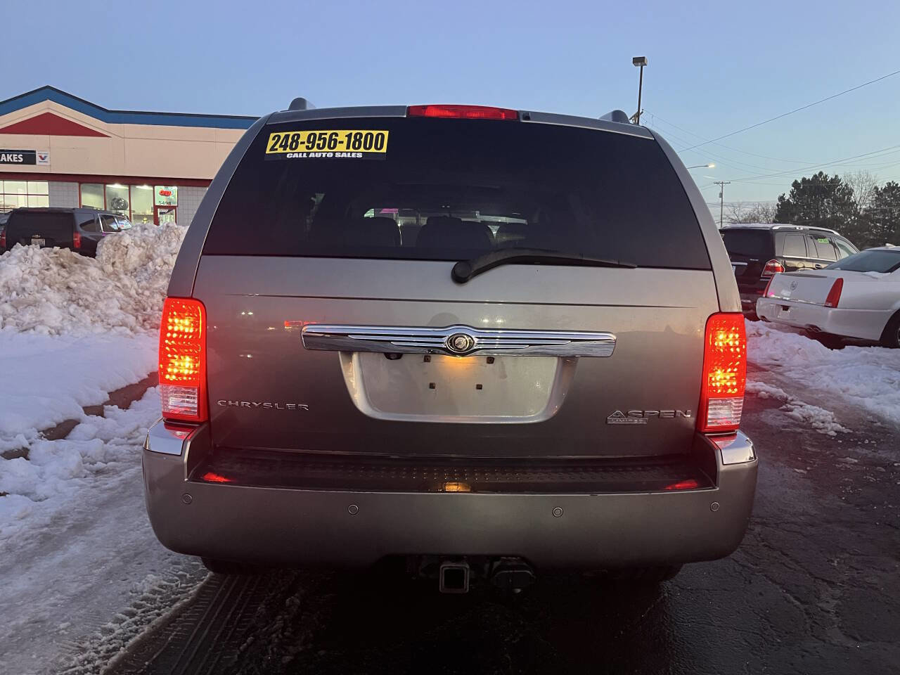 Used 2009 Chrysler Aspen Limited w/ Trailer Tow Group image 8